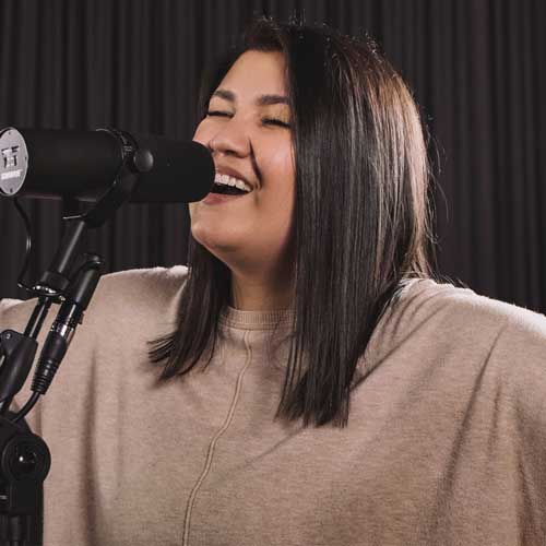 Hele Brenes - Vocalista WorshipCollective